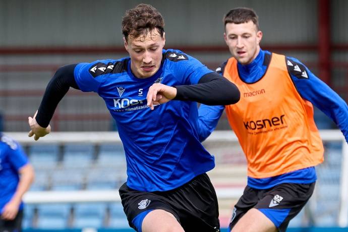 巴黎vs弗拉门戈点球大战：萨福诺夫4度扑点，两队合计仅射进3球（巴黎与弗拉门戈点球大战：萨福诺夫四次扑出点球，双方总计仅入3球）