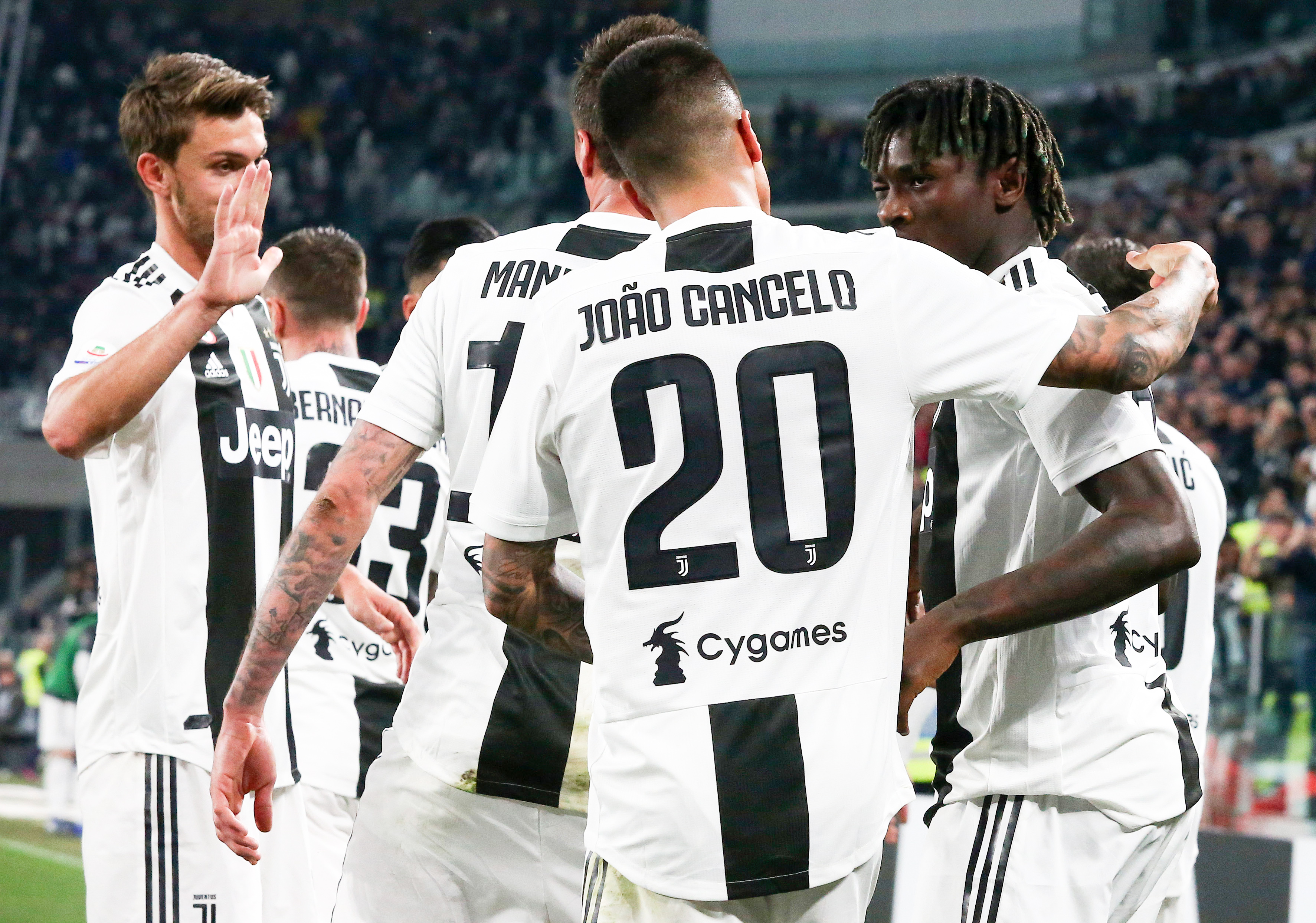 早报：拜仁的四线一十六胜，在我的肩膀上扛着！（晨报：拜仁四线齐进豪取16连胜，一切都扛在我肩上！）