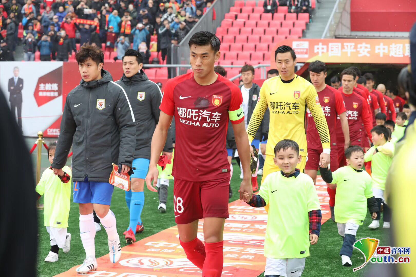 加里·内维尔：切尔西中轴线不够硬，距离赢得英超还很远（加里·内维尔：切尔西缺少强硬中轴，距离英超冠军仍有差距）