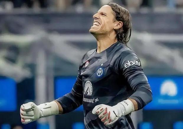 欧冠赛场精彩瞬间：皇马主场2-0取胜,（欧冠之夜高光时刻：皇马主场2比0告捷）