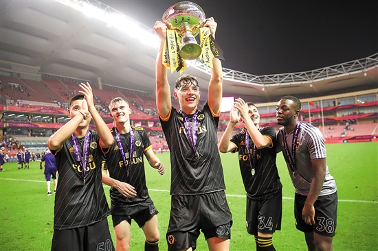 记者：曼联很乐观能成功签下谢什科，英力士已批准了这笔转会（记者称英力士已放行交易，曼联看好敲定谢什科）