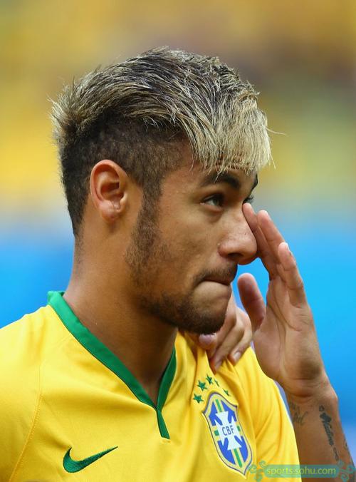 拉卡泽特回到酋长球场，观看并解说枪手对阵拜仁的比赛（拉卡泽特重返酋长球场，现场解说阿森纳对拜仁之战）