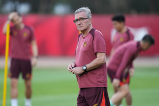 4场比赛收获10分！官方：马雷斯卡当选英超11月最佳教练（英超11月最佳教练出炉：马雷斯卡当选，4战豪取10分）