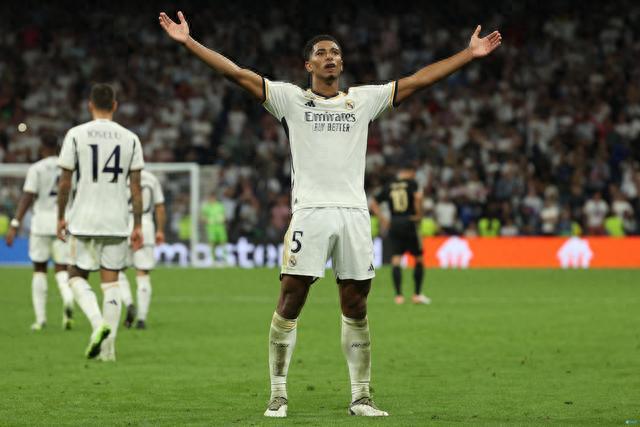 亚足联官方：成都蓉城因在亚冠单场5人染黄被罚款2500美元（亚足联通报：成都蓉城因亚冠单场5黄被罚2500美元）