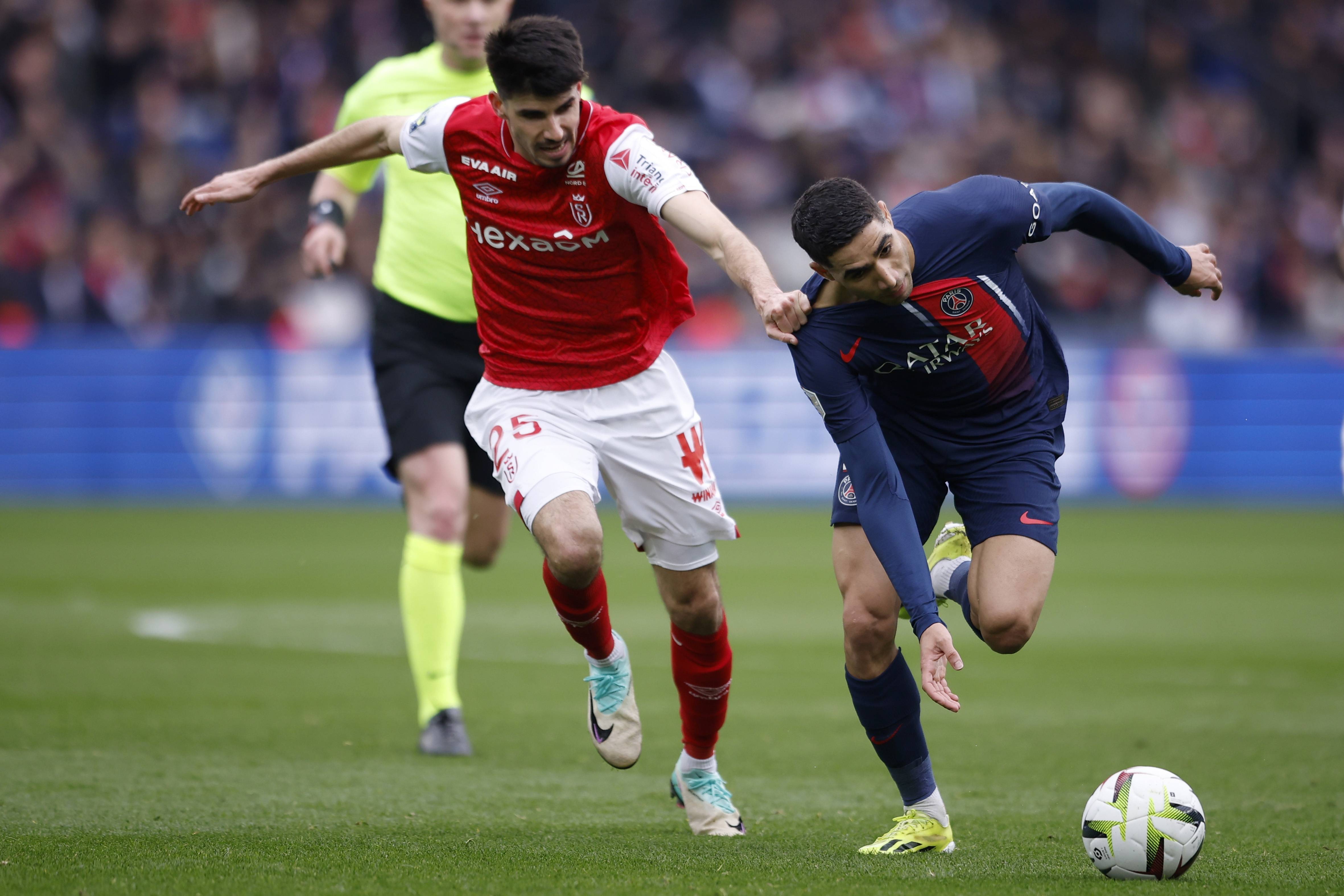 媒体人：郑智执教西海岸也不错，但不可避免地要跟邵佳一对比（媒体人：郑智执教西海岸值得期待，难免被拿来与邵佳一比较）