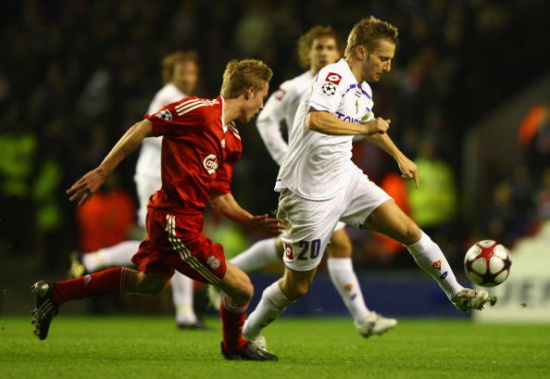 进攻状态惨淡！勇士&鹈鹕首节三分21中2仅得35分（进攻低迷：勇士与鹈鹕首节三分21投仅2中，合计仅35分）