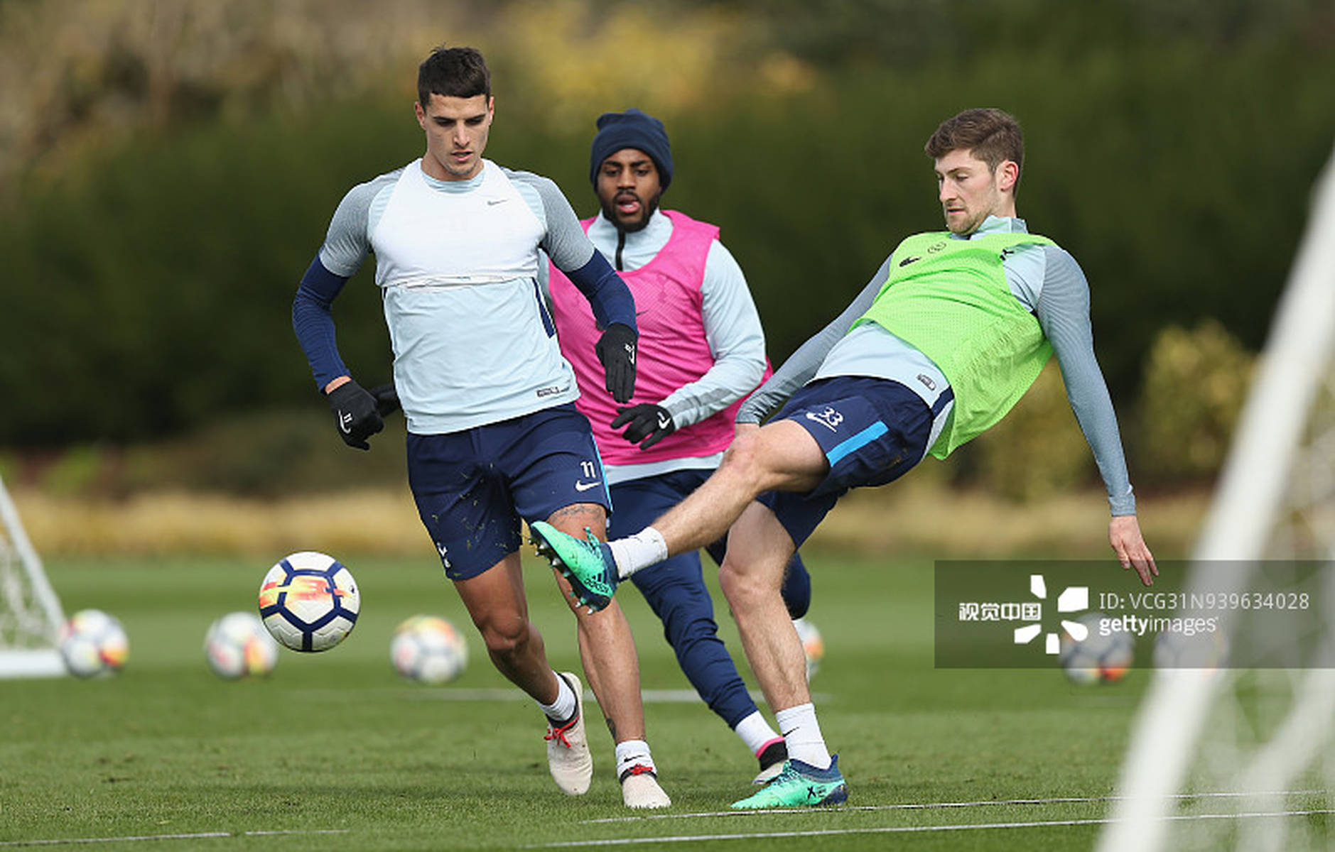 欧冠八强全部出炉，新贵强势晋级引爆热议（欧冠八强尘埃落定，新贵强势突围引发热议）