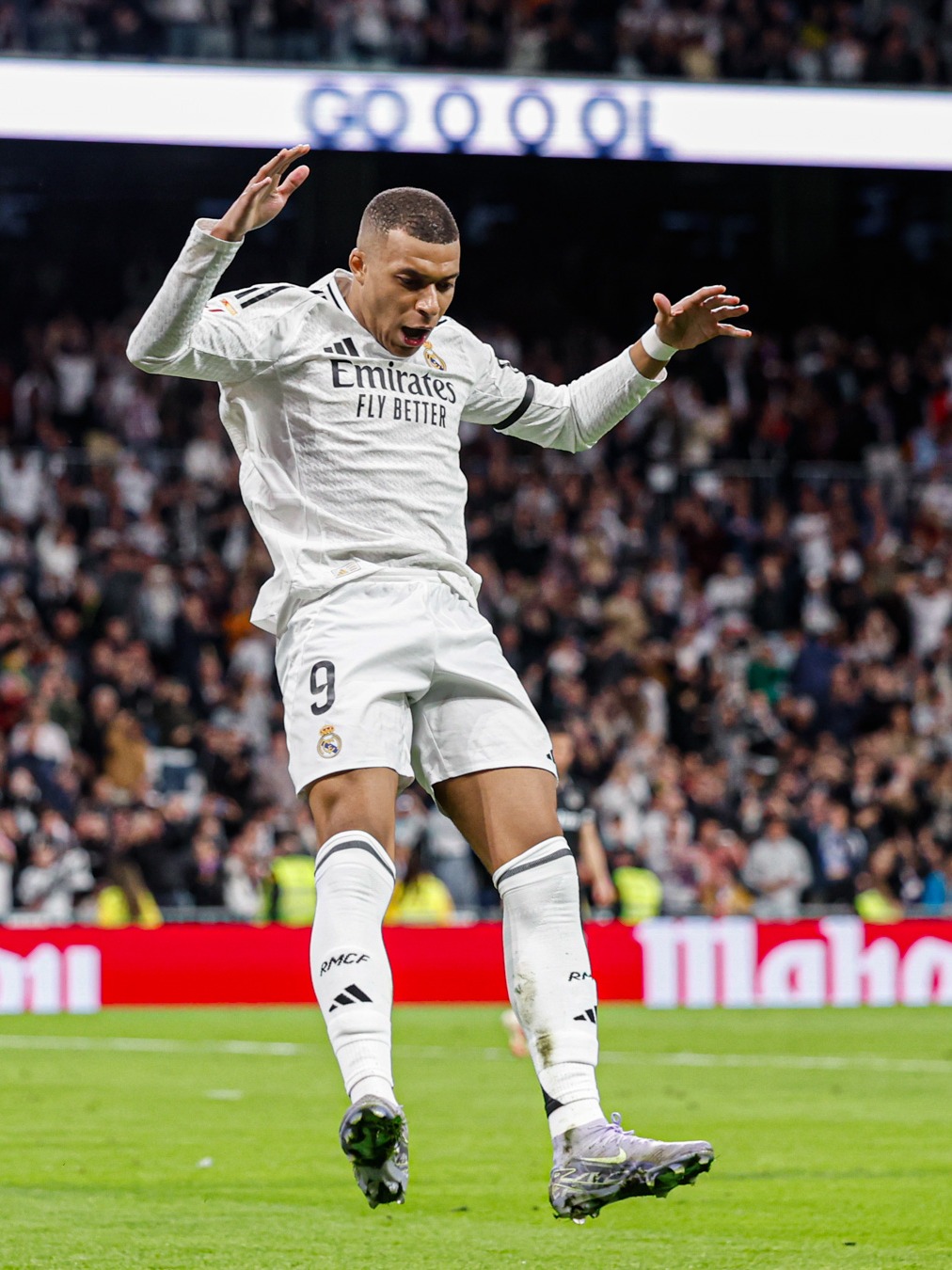 点谁呢？阿莫林整治曼联青训球员不良风气，有人自视甚高摆架子（点名谁？阿莫林整顿曼联青训风纪，部分球员自视过高摆谱）