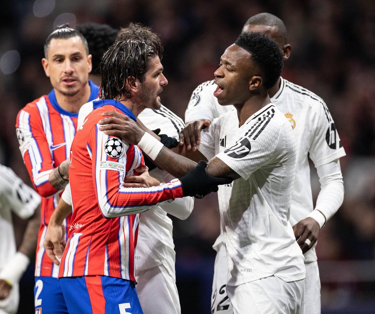 康宁汉姆：盛赞队友拥有振金手指，盼其冲击最佳防守球员（康宁汉姆力赞队友具“振金之手”，期待其角逐最佳防守球员）