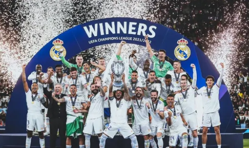 波兰主帅惊叹莱万职业精神：罗纳尔迪尼奥都不敢这样活（波兰主帅称赞莱万职业自律：小罗都不敢如此生活）