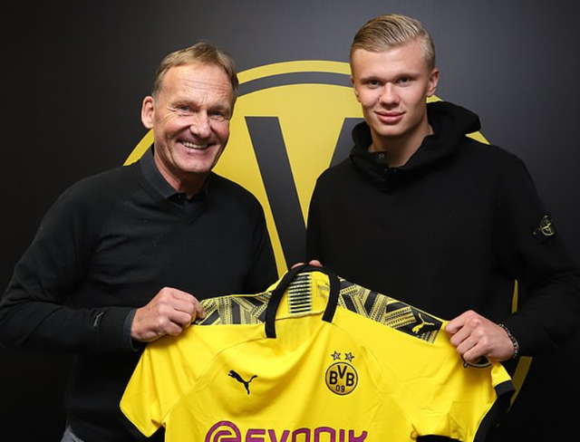 曼联球迷圣诞愿望清单：拿足总杯+欧冠资格，冬窗继续补强（红魔球迷圣诞心愿：冲击足总杯冠军、稳获欧冠席位，冬窗再补强）