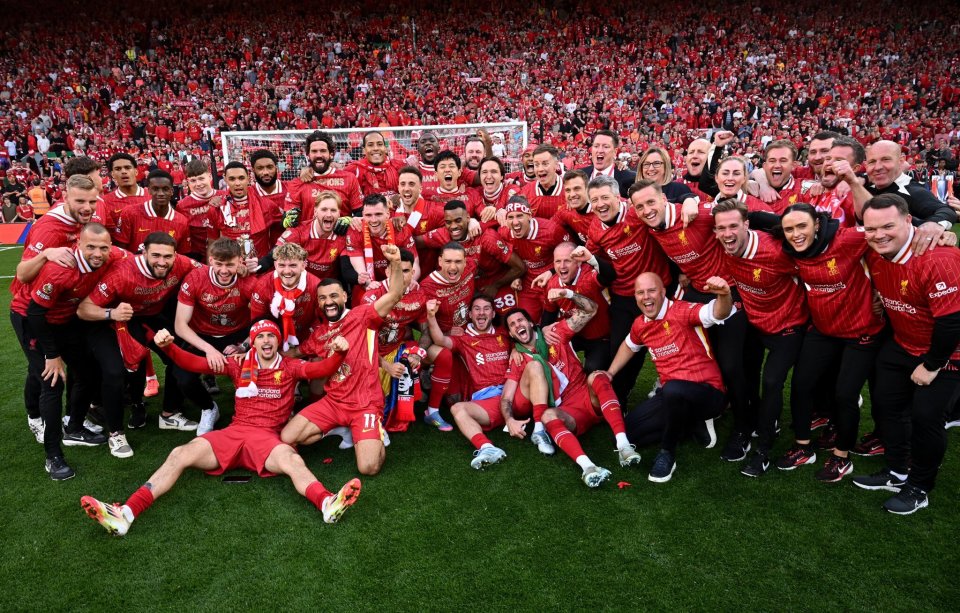 后卫关键拦截，守住关键领先（后卫致命抢断，稳住领先优势）